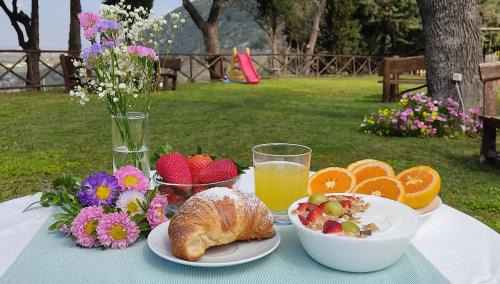 Capaccio-Paestum House | PrimeQuerce: Top-Rated Stay with Hot Tub and Dining Options