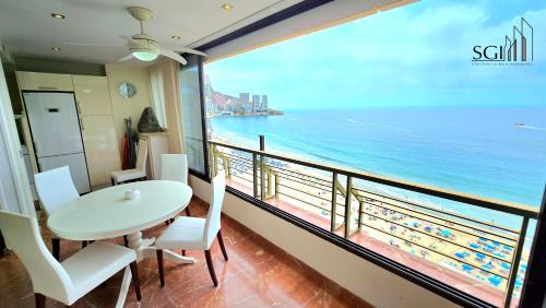 Benidorm Apartment | Beachfront Retreat with Pool & Ocean Views - Top Rated