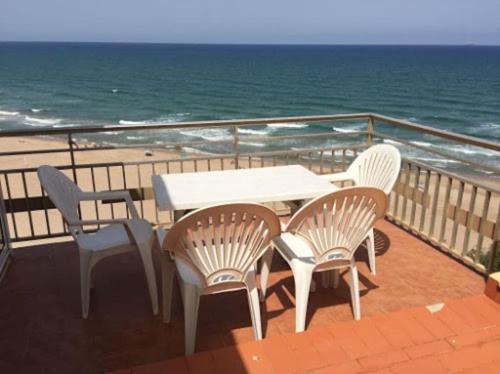 Faro de Cullera Apartment | Oceanfront Bliss at Primera Linea de Playa, Cullera