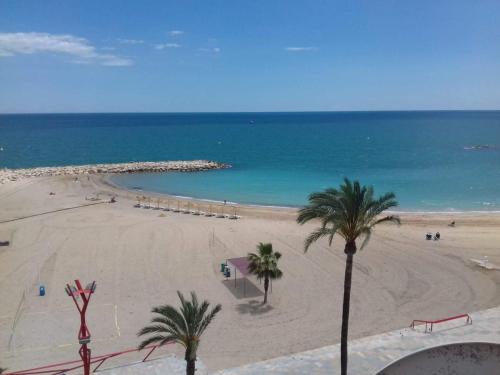 Vinaros Apartment | Beachfront Haven with Ocean View & Family-Friendly Vibes