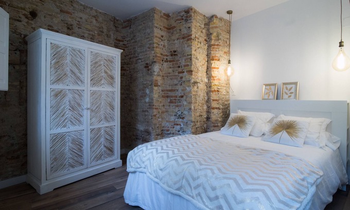 Zaragoza Old Town Apartment | Discover Primero A: Family-Friendly Apartments in Almada