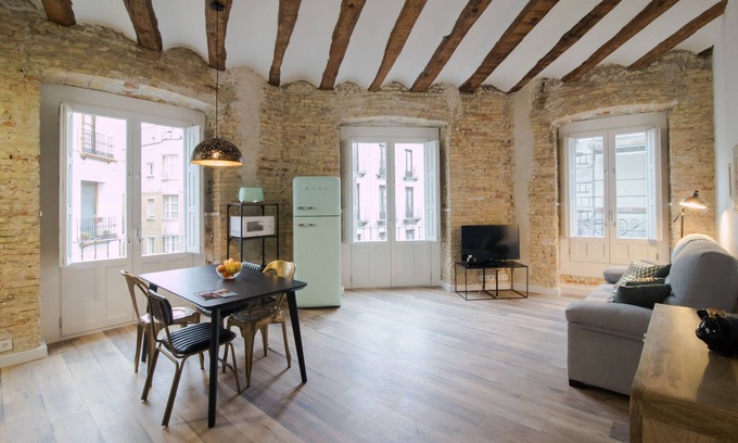 Zaragoza Old Town Apartment | Comfortable Stay at Primero C - Apartamentos Almada