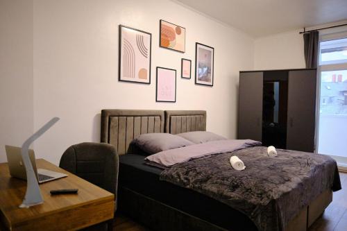 Frohnhausen Apartment | PrimeTime Suite for 8 with Kitchen & Free WiFi - Rated 9.5