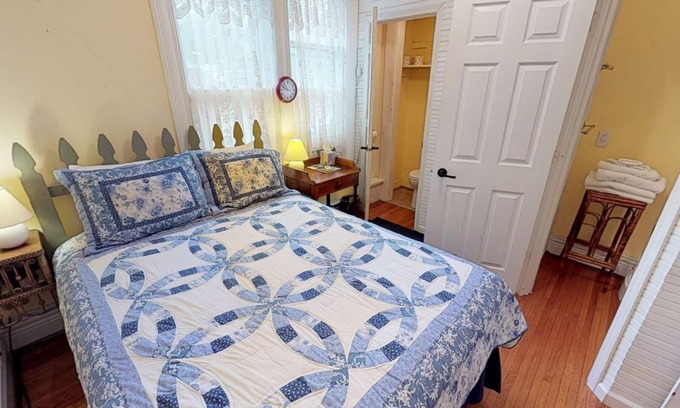 Nelsonville Bed & Breakfast | Discover Primrose Bed and Breakfast: Posy Room Retreat