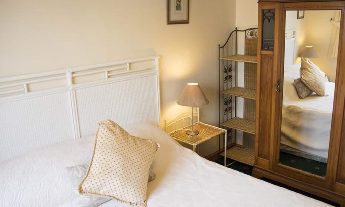 Burgh le Marsh Cottage | Cozy Primrose Cottage - Oceanfront Retreat with Top Amenities