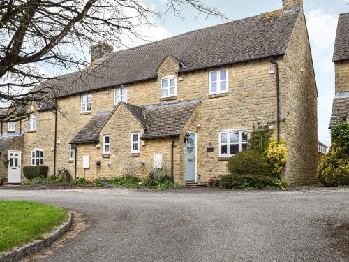 Little Rissington House | Family-Friendly Primrose Cottage - Rated 8.5/10 by Guests