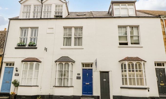 Winchcombe House | Pet-Friendly Primrose Cottage with a Garden in Winchcombe