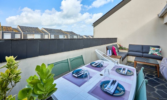 Courseulles-sur-Mer Apartment | Prince Hotel: Steps from the Beach with Ocean Views