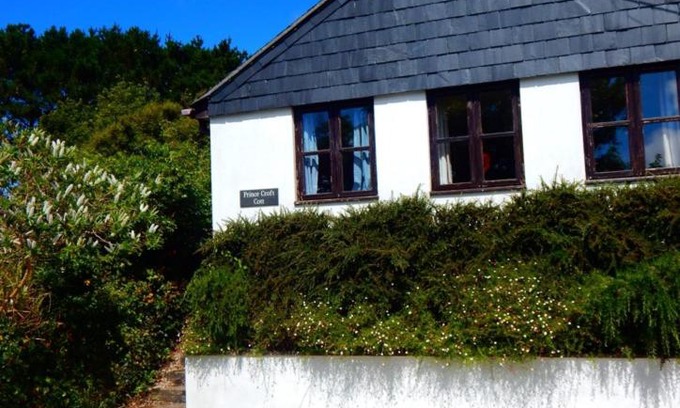 Mount Hawke House | Pet-Friendly Prince Croft Cottage: Family-Approved Stay