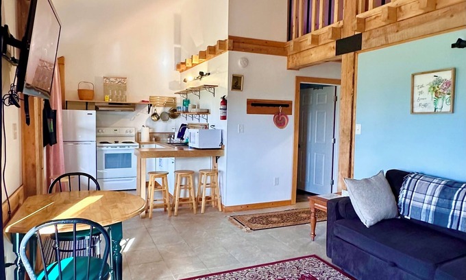 Cymbria Cottage | Waterfront Cottage in South Rustico - Family-Friendly Retreat