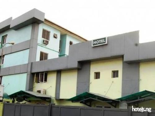 Lagos Cabin | Cozy Child-Friendly Room at Prince Of Anthony Lodge