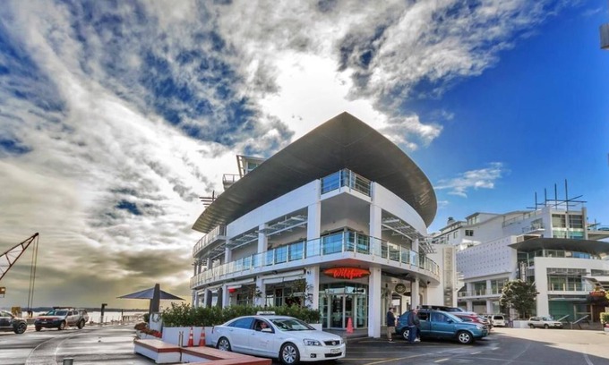 Auckland Central Business District Apartment | Enjoy Balcony Views at Prince Wharf's Standard Suite