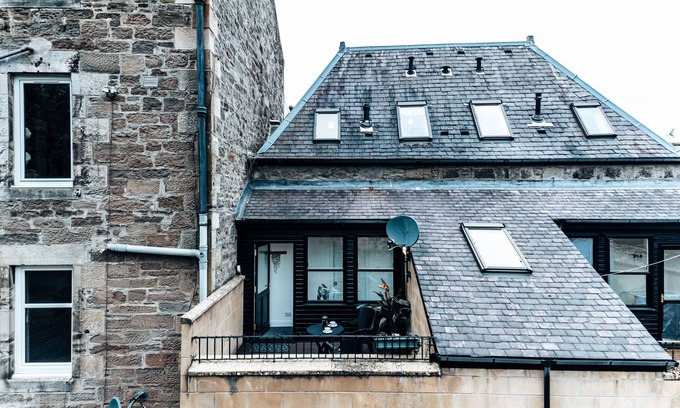 Perth Apartment | Top-Rated Princes Street Apartment with Spa & Breakfast