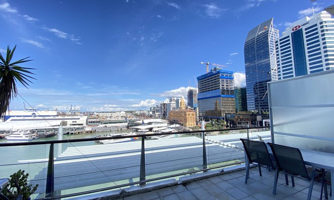 Auckland Central Business District Apartment | Princes Wharf: Waterfront Hotel with Stunning Sea Views