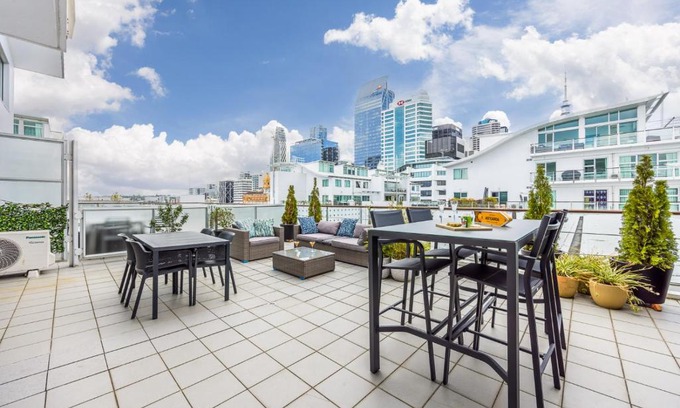 Auckland Central Business District Apartment | Princes Wharf with HUGE deck!