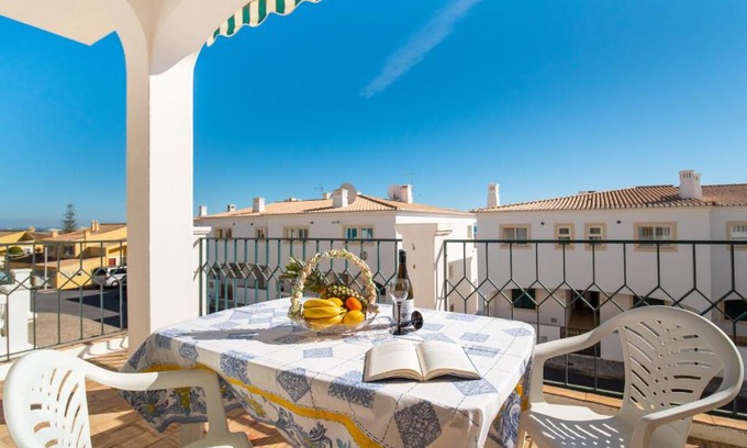 Meia Praia Apartment | Oceanfront Retreat at Princesa Flor - Perfect for Families