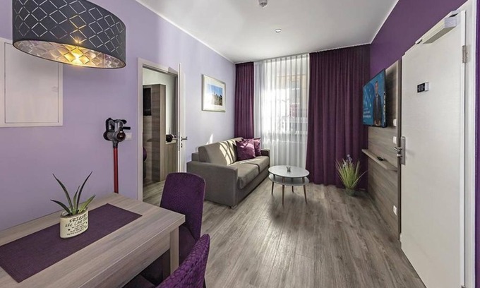Rhens Apartment | Spacious Princesize Apartment 4* with Kitchen & Breakfast