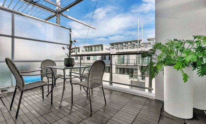Auckland Central Business District Apartment | Discover Princess Wharf: Balcony Retreat with Great Amenities
