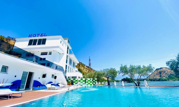 Zues Resort | Discover the Beauty of PRINCIPE DEL LAGO with Ocean Views