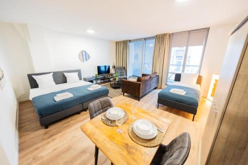 Kop van Zuid Apartment | Elegant Stays at The Hendrick - Family-Friendly Retreat