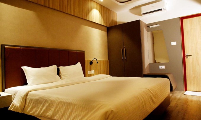 Quilandi Hotel | Budget-Friendly Stay at Prinz Residency with Breakfast Included