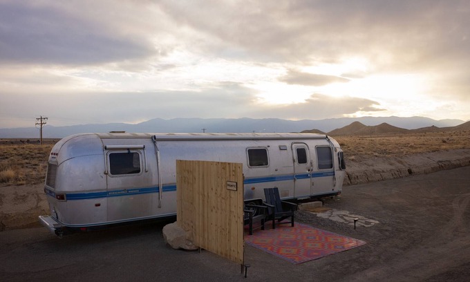 Fremont County Apartment | Unique Prismatic Airstream with Spa and Hot Tub Amenities