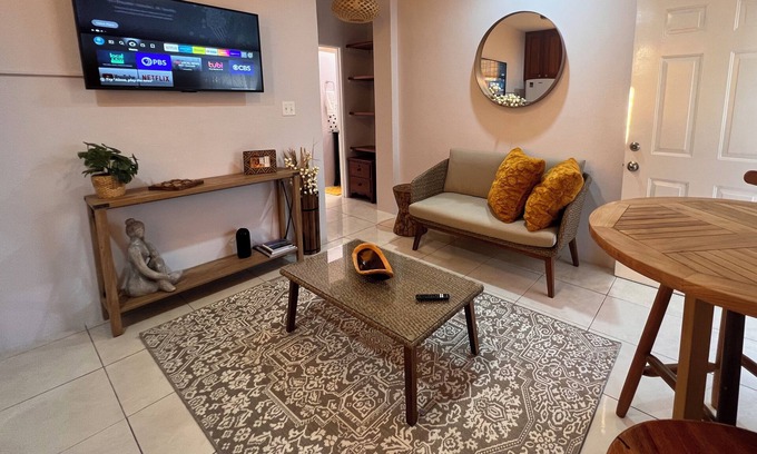 Belize City House | Ideal 1 Bedroom Bungalow in Belize City - Rated 10/10!