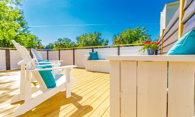 Westside House | Perfect 2BR Retreat in Downtown Charleston - Family-Friendly!