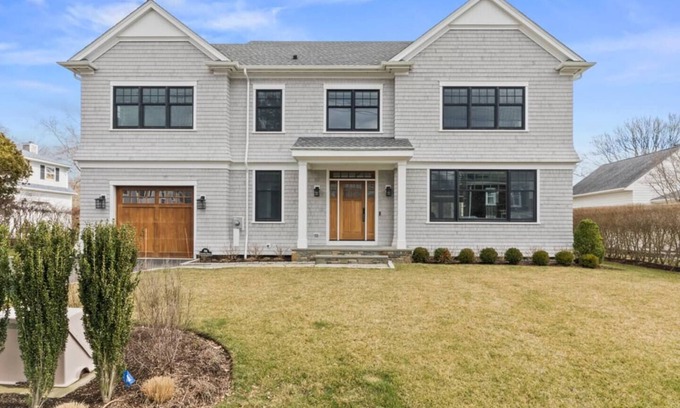 Fifth Ward House | Inviting Home with Child-Friendly Amenities and Kitchen