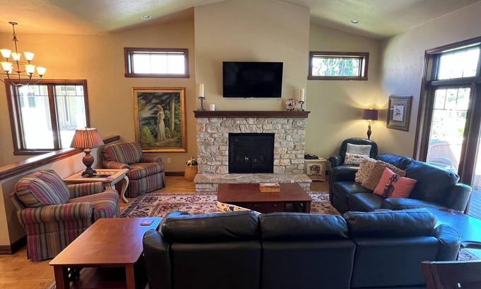 Fish Creek Condo | Prime Condo Retreat: Steps from Fish Creek's Best Attractions