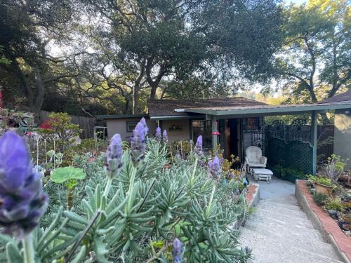 Fernwood Ski Chalet | Pristine Cottage Studio Nestled in the Topanga Woods