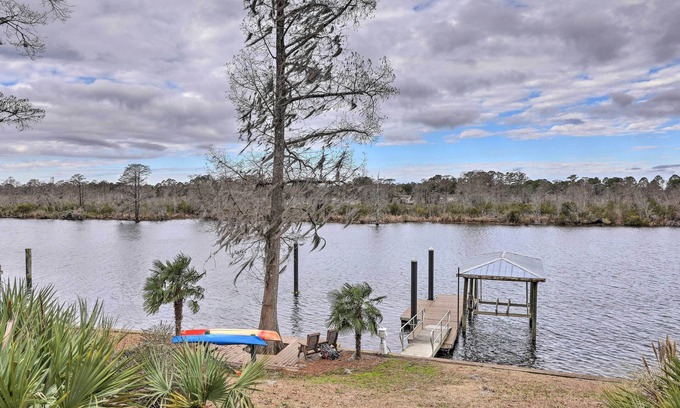 New Bern Cottage | Pet-Friendly Cottage with Trent River Access & Spa Amenities