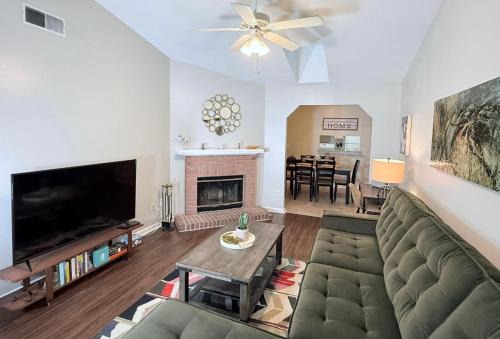 Tallahassee House | Cozy Townhouse in Tally: Ideal for Families & Close to Attractions