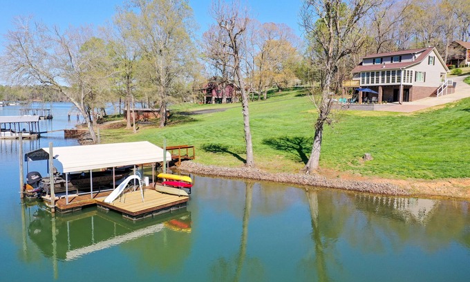 Scotts House | Idyllic Lake House with Watersports and Game Room Fun