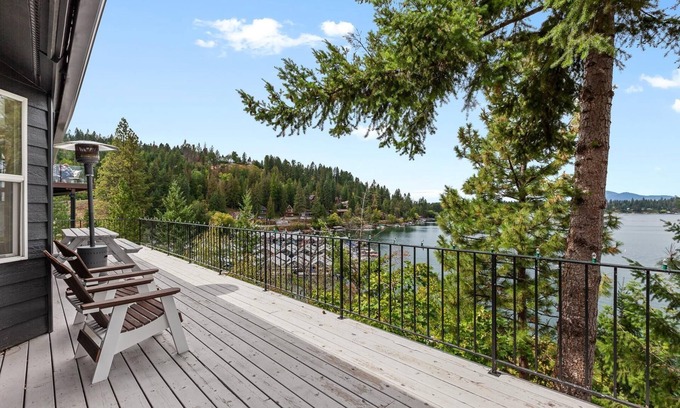 Clarksville House | Serene Lakeview Retreat with Private Dock & Kayak Access