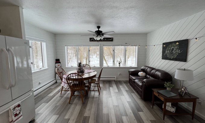 Lawrenceville Cottage | Beautiful 2-Bedroom Cottage on the Deer River - Guest Rated 10/10