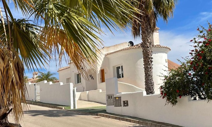 Jalon House | Relax at Casa Stirio: Poolside Retreat with Ocean Views