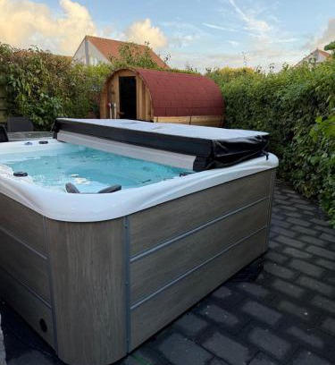 Breskens House | Privé wellness Zen aan zee met jacuzzi barrelsauna en infraroodsauna