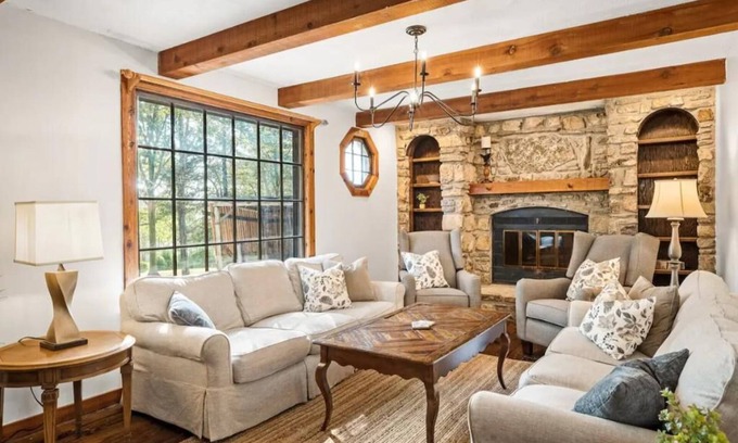 Kedron Cabin | Serene Cabin Getaway: Family & Pet Friendly Retreat