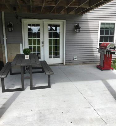 Suffield Apartment | Guest Rated: 9.9 - Entertain in a Cozy Home with Pool Table