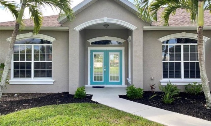 Pelican House | Ultimate Privacy in Paradise with Spa and Pool Amenities