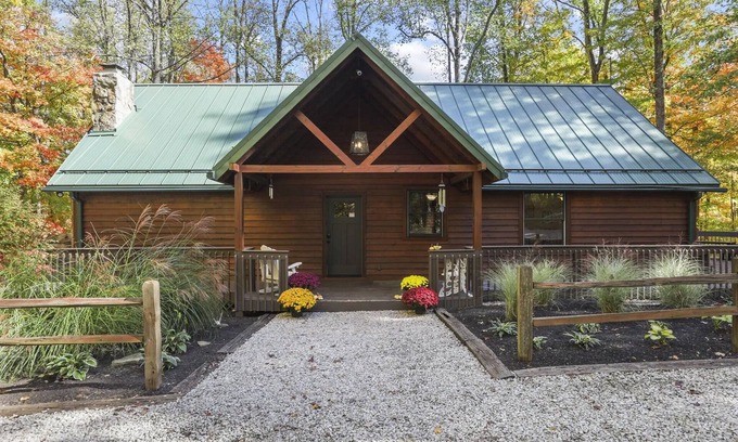 Rockbridge Cabin | Discover Total Privacy: Hot Tub, Games & Family Fun Await