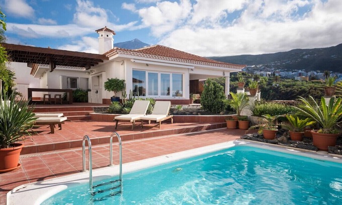 La Mancha Apartment | Exclusive Poolside Retreat with Garden & Ocean Views