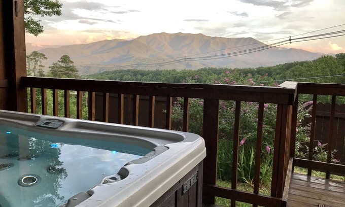 Gatlinburg - Pigeon Forge Cabin | Romantic Getaway with Pool, Spa & Scenic Views Await