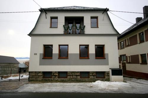 Strba House | Relax at Privat Kohut: Family-Friendly with Hot Tub & Breakfast