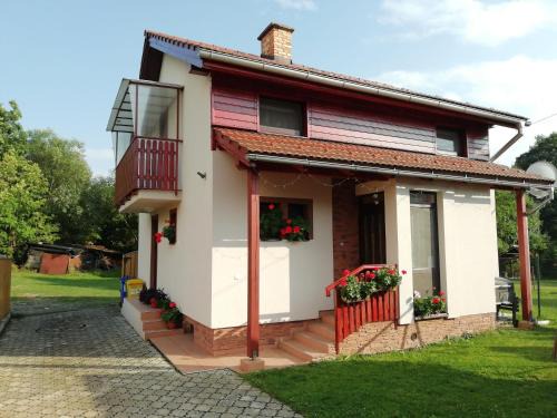 Ziar House | Family-Friendly Privat Kovacova with Kitchen Amenities
