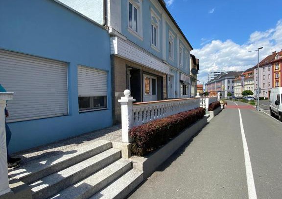 Knittelfeld Apartment | Comfortable Private Rooms in KF with Family-Friendly Amenities