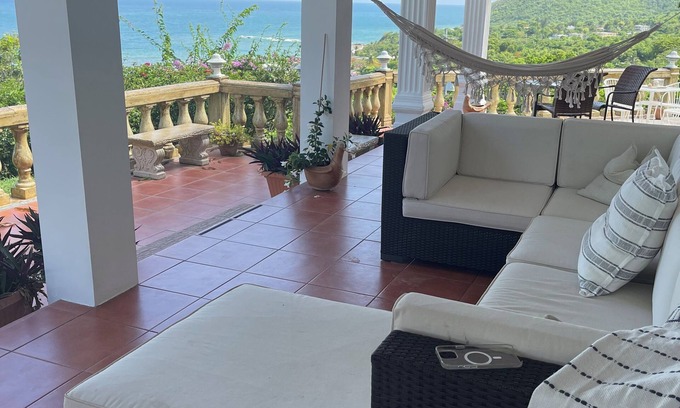 Camino Nuevo Villa | Secluded Beach Villa: Pet-Friendly Retreat with Views