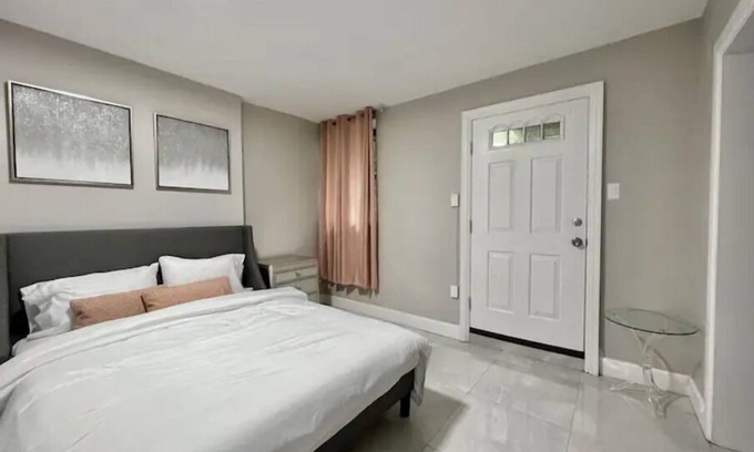 Albany Apartment | Inviting 1 Bedroom Renovated Apartment with Patio & Breakfast