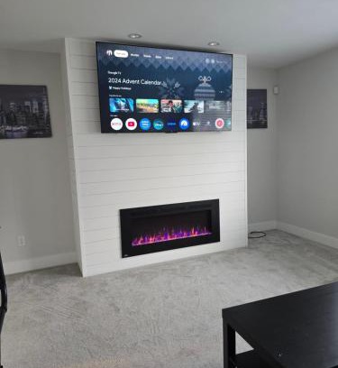 Langley House | Cozy 1 Bedroom Retreat with Shared Kitchen in Brookswood